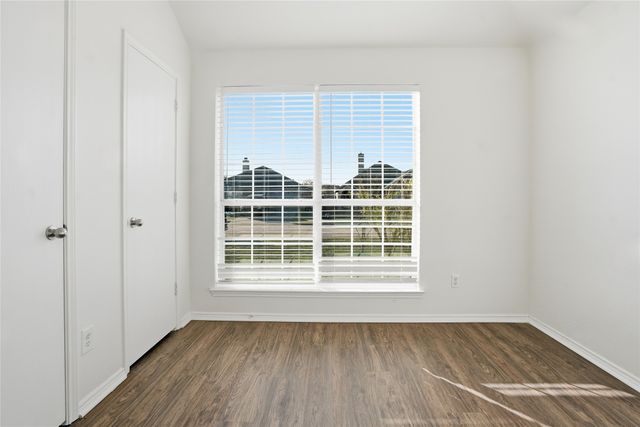 340 Creekside Way, Waxahachie, TX 75165