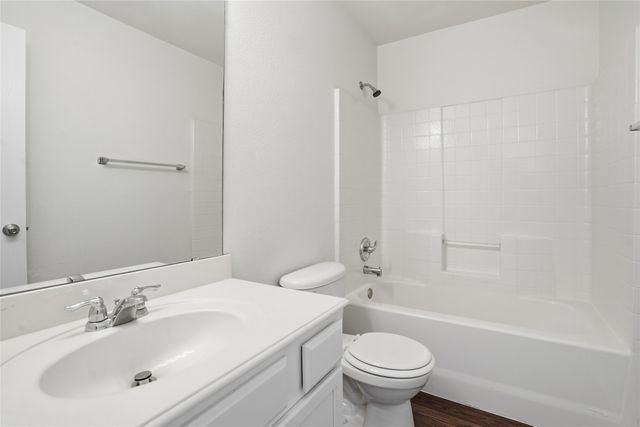 340 Creekside Way, Waxahachie, TX 75165