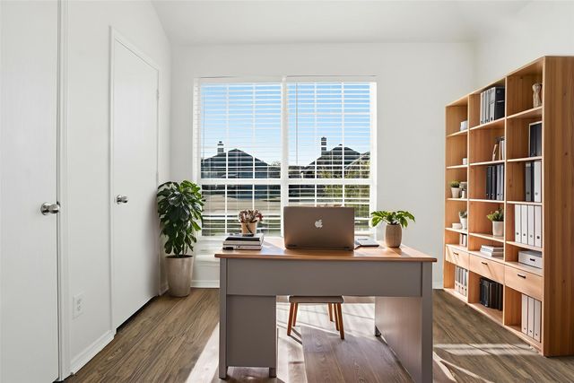 340 Creekside Way, Waxahachie, TX 75165