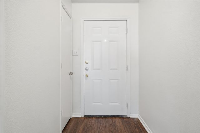 340 Creekside Way, Waxahachie, TX 75165