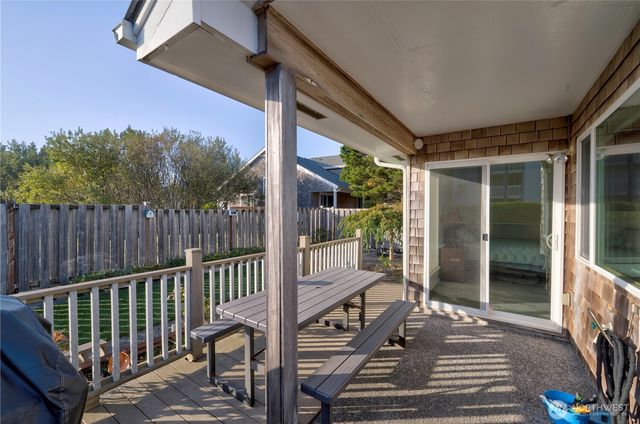 154 28th Street NW, Long Beach, WA 98631