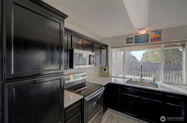 154 28th Street NW, Long Beach, WA 98631