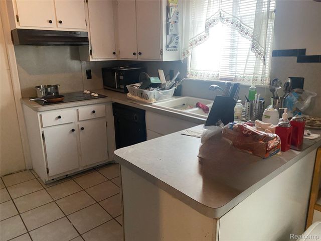 29411 Marimoor Drive, Southfield, MI 48076