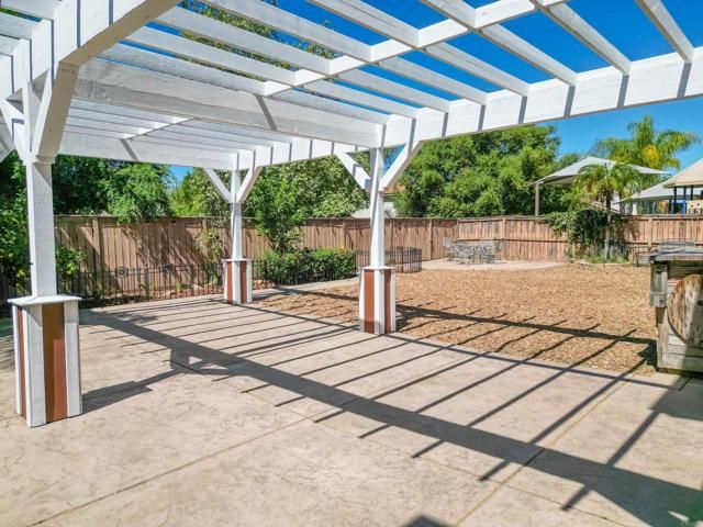 3605 Lake Circle Dr, Fallbrook, CA 92028