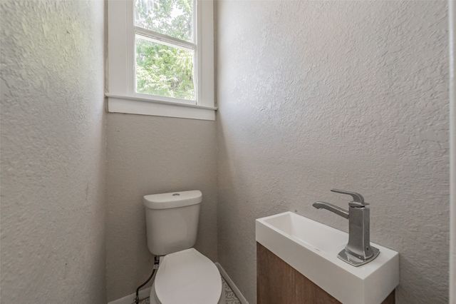 2700 Grim Avenue, Waco, TX 76707