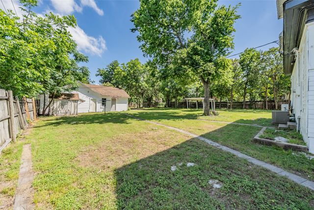 2700 Grim Avenue, Waco, TX 76707