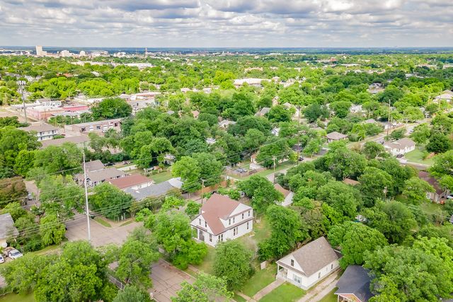 2700 Grim Avenue, Waco, TX 76707