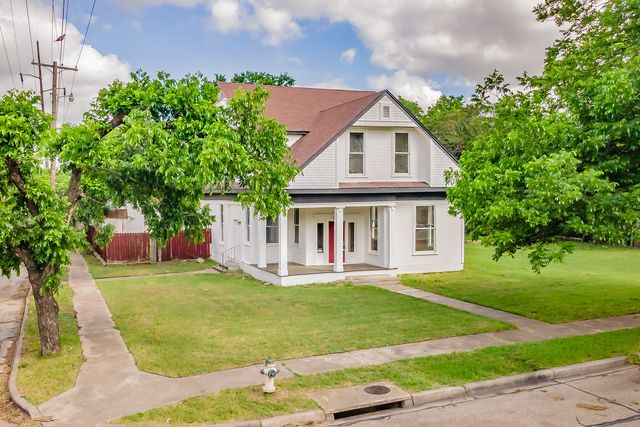 2700 Grim Avenue, Waco, TX 76707