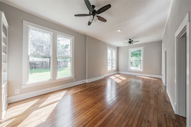 2700 Grim Avenue, Waco, TX 76707