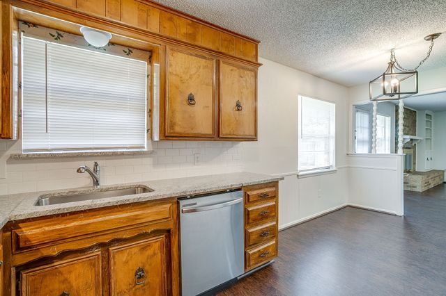 232 Linda Drive, Burleson, TX 76028