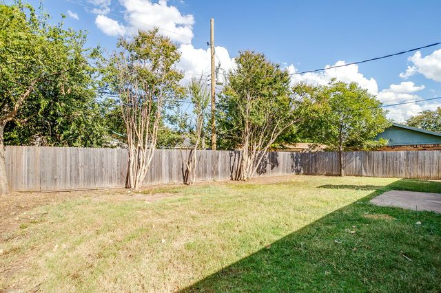 232 Linda Drive, Burleson, TX 76028