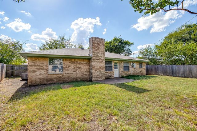 232 Linda Drive, Burleson, TX 76028
