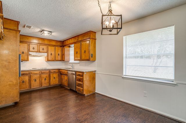 232 Linda Drive, Burleson, TX 76028