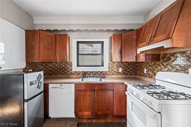 15 Grand Street, Berea, OH 44017