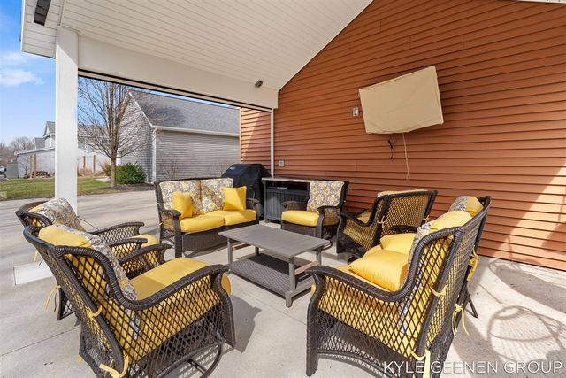 564 Blackstone Street, Holland, MI 49423