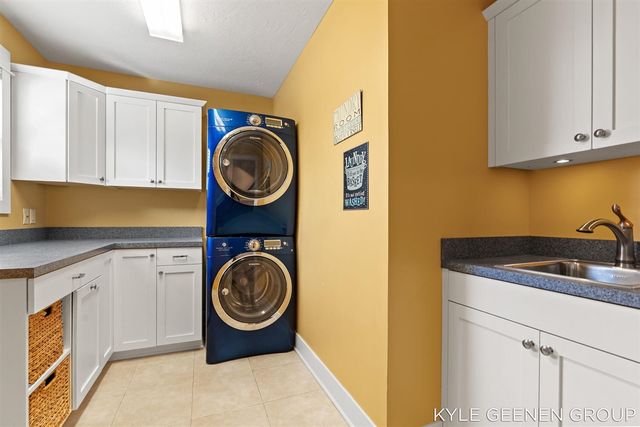 564 Blackstone Street, Holland, MI 49423