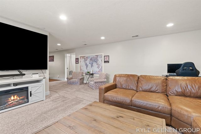 564 Blackstone Street, Holland, MI 49423