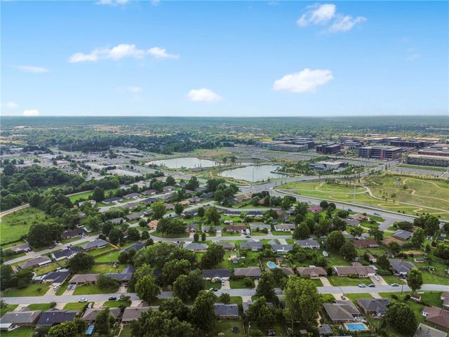 1208 SE D Street, Bentonville, AR 72712