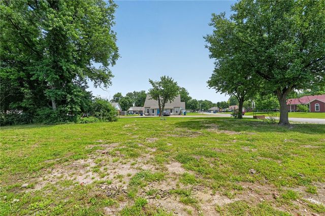 1208 SE D Street, Bentonville, AR 72712