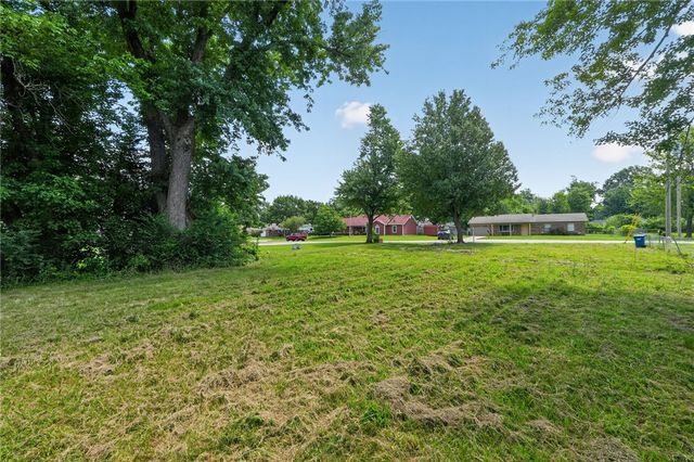 1208 SE D Street, Bentonville, AR 72712