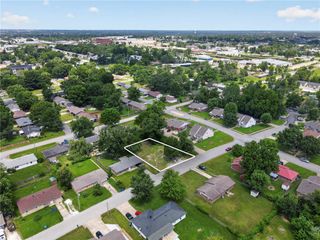 1208 SE D Street, Bentonville, AR 72712