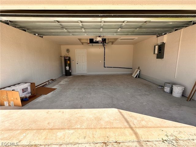 1313 NE 3rd TER, Cape Coral, FL 33909