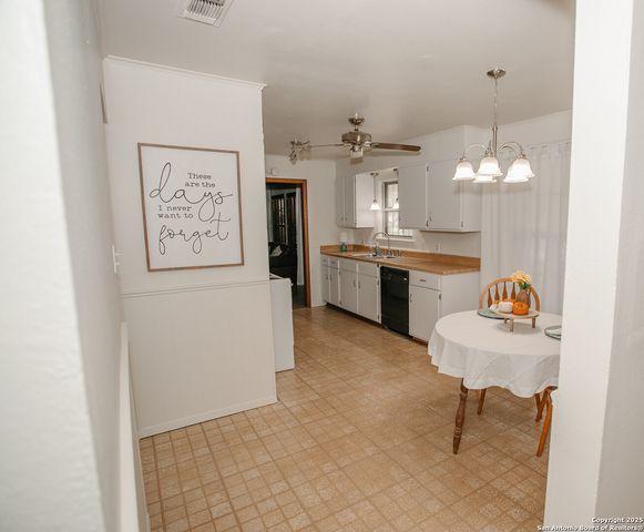 456 margo, Pearsall, TX 78061