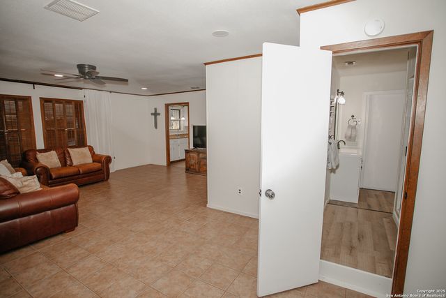 456 margo, Pearsall, TX 78061