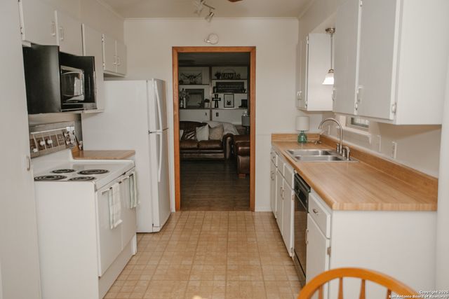 456 margo, Pearsall, TX 78061