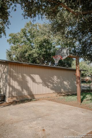 456 margo, Pearsall, TX 78061