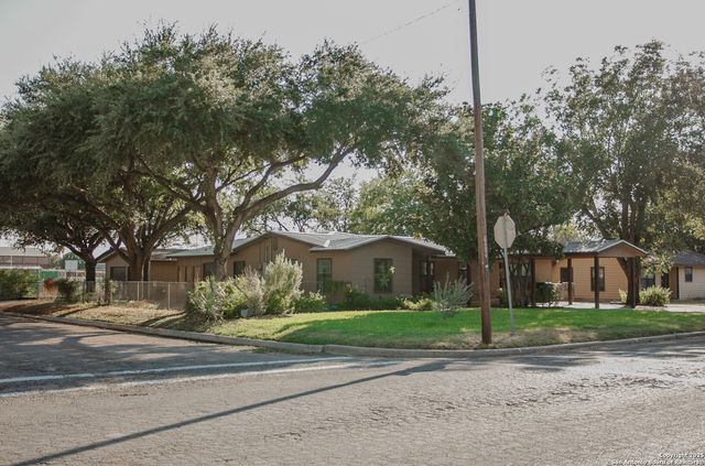 456 margo, Pearsall, TX 78061