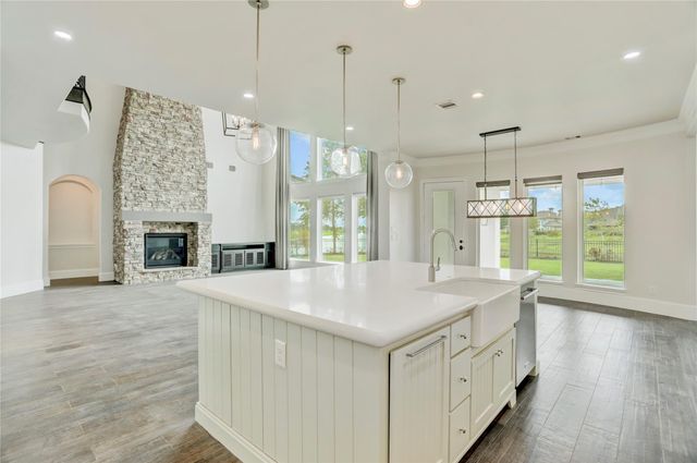 2215 Pleasant Hill Drive, Friendswood, TX 77546