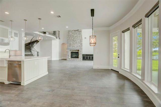 2215 Pleasant Hill Drive, Friendswood, TX 77546