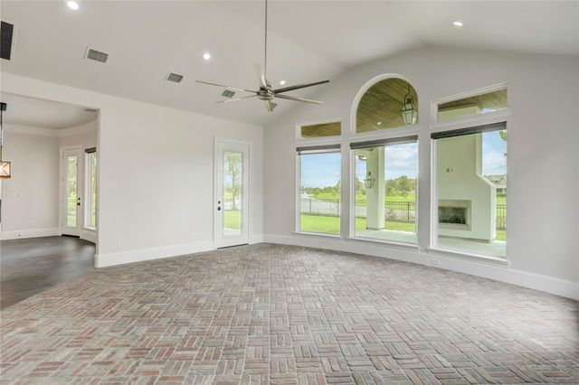 2215 Pleasant Hill Drive, Friendswood, TX 77546