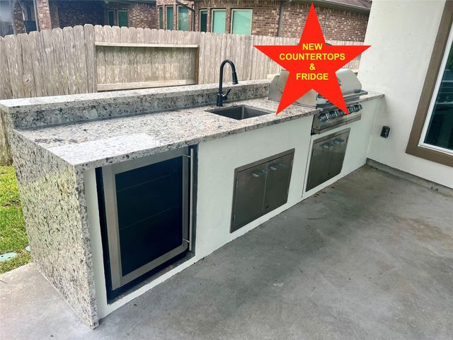 2215 Pleasant Hill Drive, Friendswood, TX 77546