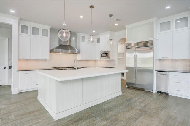 2215 Pleasant Hill Drive, Friendswood, TX 77546