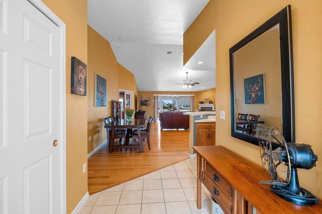 1692 TWIN LAKES CIRCLE, Green Bay, WI 54311