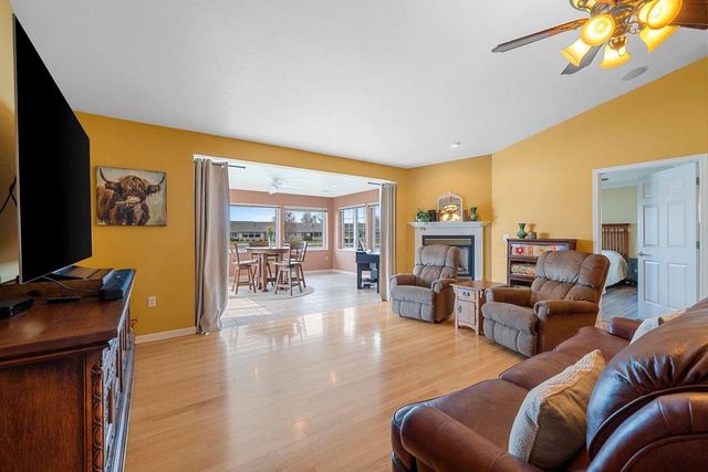 1692 TWIN LAKES CIRCLE, Green Bay, WI 54311