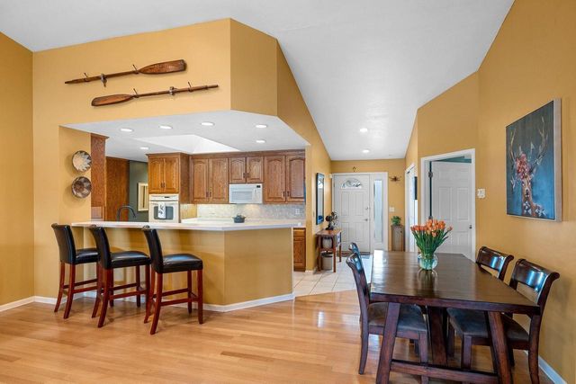 1692 TWIN LAKES CIRCLE, Green Bay, WI 54311