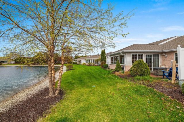 1692 TWIN LAKES CIRCLE, Green Bay, WI 54311