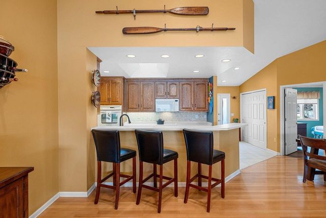 1692 TWIN LAKES CIRCLE, Green Bay, WI 54311