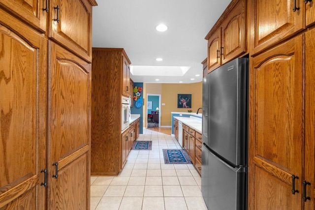1692 TWIN LAKES CIRCLE, Green Bay, WI 54311