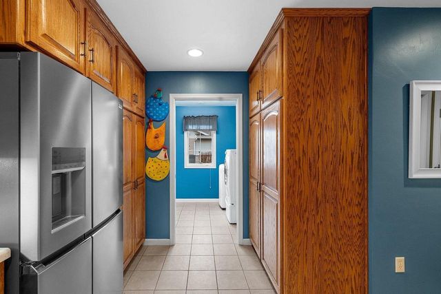 1692 TWIN LAKES CIRCLE, Green Bay, WI 54311