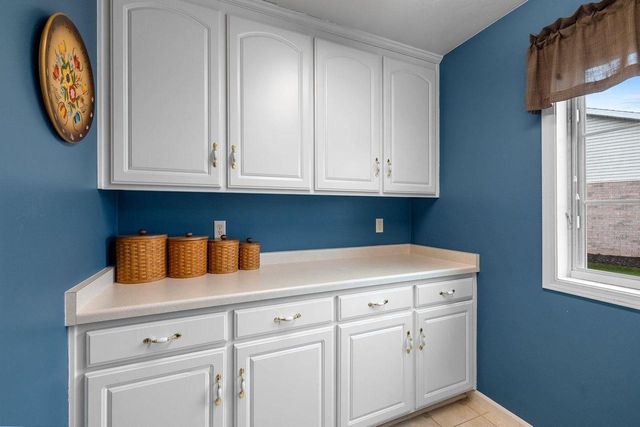1692 TWIN LAKES CIRCLE, Green Bay, WI 54311
