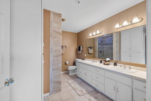 1692 TWIN LAKES CIRCLE, Green Bay, WI 54311