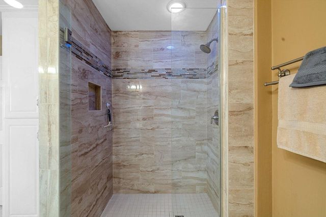 1692 TWIN LAKES CIRCLE, Green Bay, WI 54311