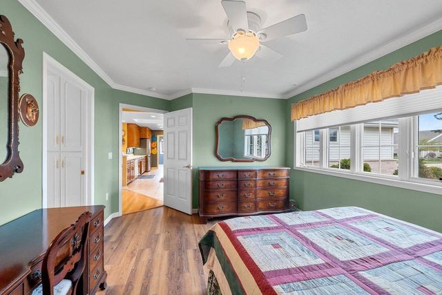 1692 TWIN LAKES CIRCLE, Green Bay, WI 54311