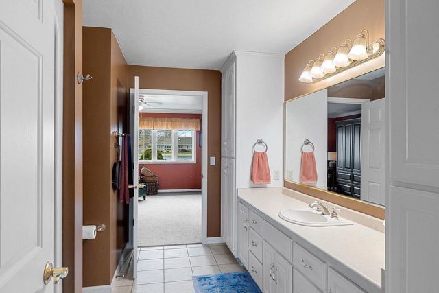1692 TWIN LAKES CIRCLE, Green Bay, WI 54311