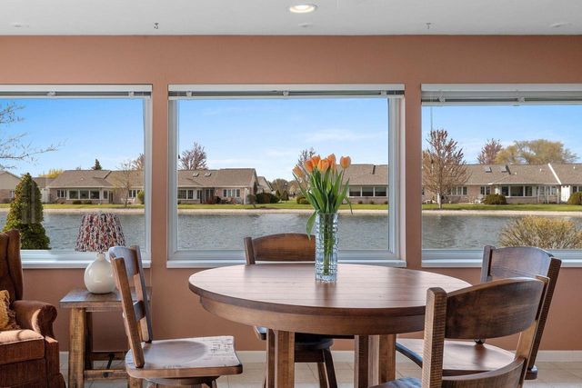 1692 TWIN LAKES CIRCLE, Green Bay, WI 54311