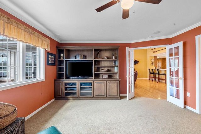 1692 TWIN LAKES CIRCLE, Green Bay, WI 54311